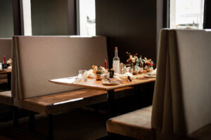 Photo of the table decorations in daylight