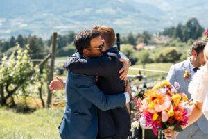 Hug between the groom and his best man