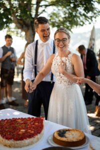 Funny moment while cutting the wedding cake