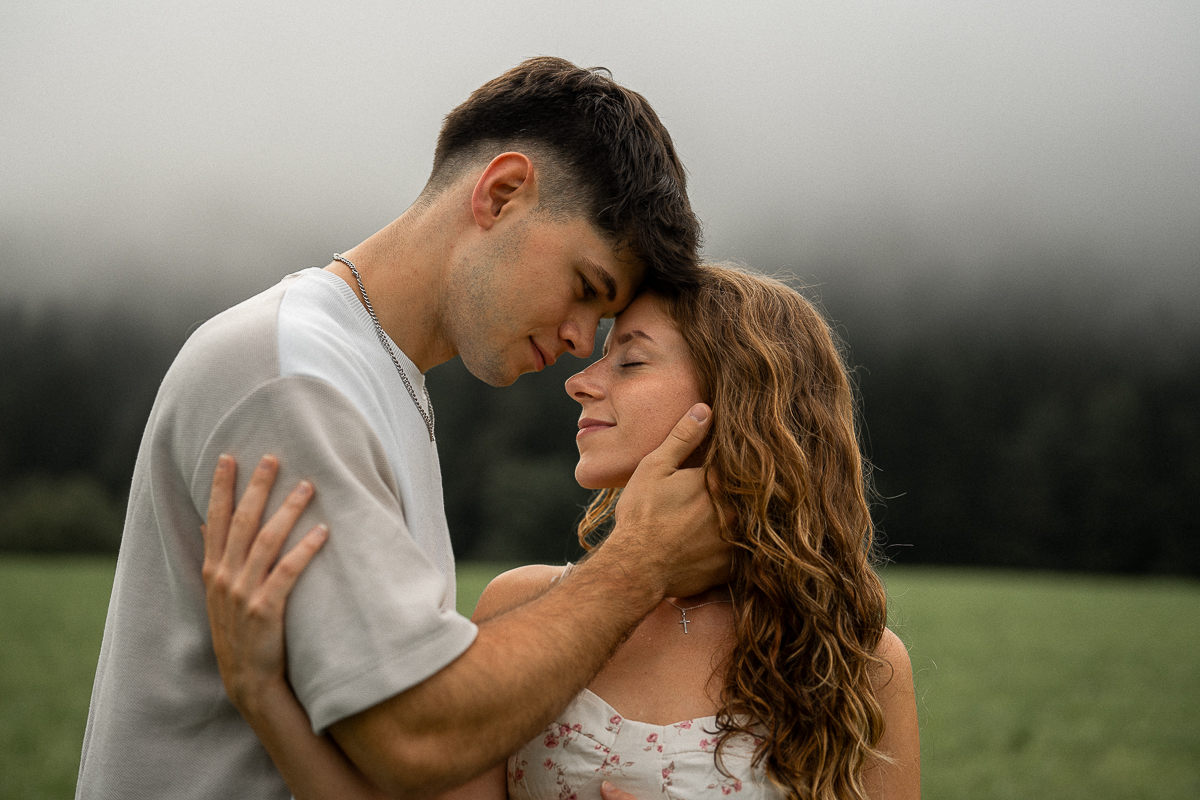 Young couple leaning their foreheads together while closing their eyes dreamily